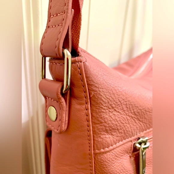 RFID Pelle Soft Pink Crossbody Messenger Envelope Zip Lined - Picture 1 of 16